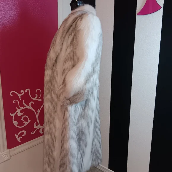 Avec TU Elegant White Faux Fur Coat - Picture 3 of 12